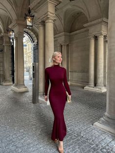 Estilo Blair Waldorf, Business Lady, Elegant Classy Outfits, Style Désinvolte Chic, High Waisted Dress Pants, Jersey Maxi Dress, Professional Outfits Women, Fitted Maxi Dress, Business Outfits Women