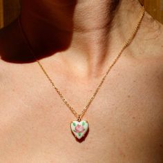 Rose Motif, Jewelry Education, Rose Heart, Infinity Jewelry, Rosé Heart, Rose Necklace, Vintage Nature, Vintage Lover, Heart Locket