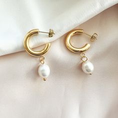 Pearl Perfection, in these contemporary yet classic white pearl dotted hoop earrings. Details:• Rhodium Plated or 18k Gold Plated Sterling Silver• White Freshwater Pearl• Size: 28mm • Post Earring White Pearl Chain Small Hoop Jewelry, White Small Hoop Pearl Chain Jewelry, Classic Pearl Chain Hoop Earrings Gift, Classic Hoop Earrings With Pearl Chain For Gift, Modern Pearl Drop Hoop Earrings As Gift, Everyday Pearl Chain Hoop Earrings, Modern Pearl Drop Hoop Earrings For Gift, Modern White Pearl Earrings With Pearl Chain, White Pearl Minimalist Hoop Earrings