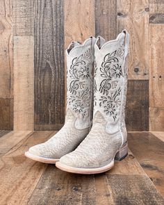 Lace Cowboy Boots, Snake Cowboy Boots, Wedding Boots Bride, White Western Boots For Western-themed Events, White Snip Toe Boots For Ranch, Fitted White Boots For Country Events, White Country Boots For Ranch, White Round Toe Boots For Country Events, White Country Style Boots For Ranch