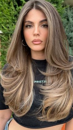 Beige Blonde Dark Roots, Blonde With Lowlights For Fall, Blonde Hair For Pink Undertone Skin, Caramel Beige Hair, Blonde Hair On Olive Skin Tone, T Section Highlights Hair, Beige Balayage, Extensions Before And After, Hair Color For 50 Year Old Women