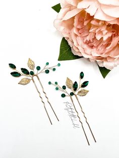 ♡ 2 EMERALD GREEN GOLD FLOWER HAIR PINS ♡ Perfect for wedding guest  / brides / proms etc ♡ Perfect for a range of occasions  ♡ Suitable for all hair types ♡ Order will be sent via Royal Mail ♡ APPROXIMATE ITEM SPECIFICATIONS: Length:  10cm /   Width: 4cm /  ♡Prettylittlebridal x Bridesmaid Hair Jewelry, Emerald Green Hair, Emerald Hair, Wedding Sides, Bridesmaid Hair Clips, Hair Pins Bridal, Vintage Bridesmaids, Delicate Wedding, Guest Hair