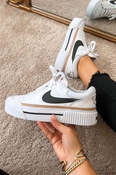 Womens Nike Sneakers Trendy, Tan Nike Shoes Outfit, Womens Sneakers Trendy, Work Outfit With Nike Sneakers, Cute Sneakers For Women Nike, Trendy Womens Shoes 2023, Relaxed Outfits Women Fall, Sneaker Shorts Outfits Women, Women’s Nike Shoes Outfit