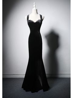 Short Goth Wedding Dress, Sleek Elegant Dresses, Black Dress Looks Formal, Black Velvet Mermaid Dress, Dark Colored Dress, Long Black Dress Goth, Black Prom Evening Dress With Sweep Train, Black Evening Dress With Sweep Train For Prom, Floor-length Velvet Evening Dress For Gala