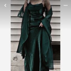 Emerald Green Formal Dress With Shawl. Brand New, Never Worn. Size 14/16 Green Long Prom Dress, Green Prom Dress Long, Party Dress Green, Prom Dress Pictures, Long Party Dress, Prom Dress Evening, Spaghetti Strap Prom Dress, Chique Outfits, Prom Dress Inspiration