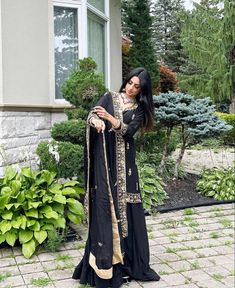 Suits For Women Indian, Pakistan Dress, Heavy Dresses, Punjabi Outfits, Fashion Indian, Traditional Indian Dress, Pakistani Wedding Outfits