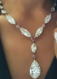 Aesthetic Jewellery, Luxurious Jewelry, Diamond Necklace Designs, Back Necklace, Sparkly Things, Magical Jewelry, Diamond Jewelry Designs, Senior Prom, Cz Necklace