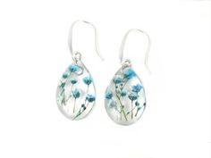 "This listing is for a resin handmade dangle drop earrings with real Baby's breath earring made of clear eco resin, that help to preserved the nature beauty for a long time. Lightweight and comfortable to wear. Earring Hooks length: 5/8\" (26 mm) Resin size: 5/8\"x 15/16\" (16 x 25 mm) Hypoallergenic stainless steel hooks Hypoallergenic - No rust, not dark, not oxidized, very strong, does not cause allergies. Chain made of natural surgical metals without impurities. Suitable for those with sensi Botanical Resin, Jewlery Earrings, Clip Ideas, Flowers Pressed, Breath Flowers, Resin Bracelet, Resin Ideas, Eco Resin, Floral Jewelry