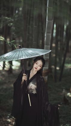 Hanfu Aesthetic, Black Hanfu, Ancient Chinese Clothing, Pin Up Outfits, Amazing Pics, Female Portraits, Chinese Clothing, Drawing Clothes, Mini Canvas Art