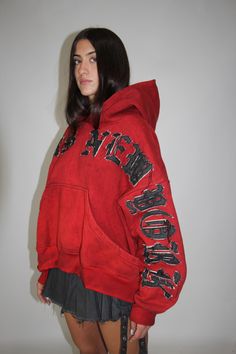 *this is a pre-order item: shipping starts in 1 week Red acid washed boxy hoodie. Features frayed denim patchwork. HEAVYWEIGHT FLEECE SUPER BOXY, STREETWEAR STYLE FIT OVERSIZED SLOUCHY KANGAROO POCKET DOUBLE LINED HOOD VINTAGE WASH EFFECT Maria is 5 ft 7 and wearing a size Large. Oversized Hoodie With Boots, Tshirt Over Hoodie Outfit, Hoodie Outfit Street Style, Graphic Hoodies Street Style, Weird Fashion Outfits, Red Streetwear Outfit, Street Wear Hoodies, Streetwear Fashion Plus Size, Red Hoodie Outfit