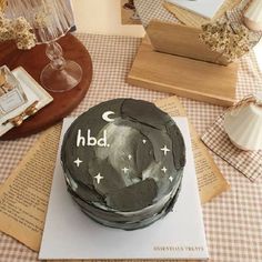 there is a cake that has stars on it