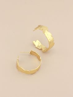 Hoop earrings 18K Gold filled hammered hoops. Hoop size 29.5mm Sold in pairs. Trending Bracelets, Hammered Hoop Earrings, Hoop Earrings Style, Chunky Earrings, Trending Necklaces, Wear Necklaces, Summer Bracelets, Hammered Gold, In Pairs