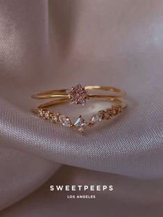 Feminine Aesthetic Jewelry, Cute Rings Aesthetic, Cute Gold Ring, Surreal Jewelry, خواتم خطوبة, Crystals Ring, Army Art, Cute Promise Rings, Love Power