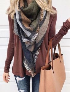 Scarf Outfit Fall, Scarf Outfit Winter, Dressy Dress, How To Wear A Scarf, Scarf Outfit, Moda Chic, How To Wear Scarves, Winter Trends, Fall Fashion Trends