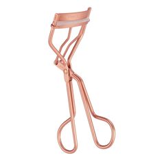 Our expertly crafted Classic Lash Curler, outfitted in a Rose Gold finish, gives your natural lashes a dramatically beautiful curl. From beginner to expert, the Rose Gold Classic Curler is easy to use and is a must-have in your makeup bag. Mekap Mata, Eyelash Curlers, Lash Tools, Curl Lashes, Tweezers Eyebrows, Lash Curler, Beautiful Lashes, Beautiful Curls, How To Apply Mascara