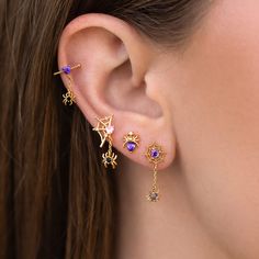 We promise, they don’t bite! No piercing? No problem! Our Itsy Bitsy Spider Ear Cuff features a no-piercing-required design with just the right touch of spook. This charming piece showcases a gorgeous purple heart and a delicate, dangling spider—perfect for adding a hint of Halloween flair to any outfit. It’s a simple yet stunning accessory you’ll find yourself reaching for all season long! Halloween Helix Earrings, Ocean Themed Ear Piercings, Cute Piercing Jewelry, Cute Halloween Earrings, Earring Ideas Piercing, Upper Ear Piercing Ideas, All Ear Piercings Chart, Purple Piercings, Halloween Piercings