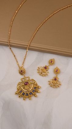 "Timeless Elegance: Custom Locket Pin Designs" Polki Diamond Jewellery, Dollar Chain, Gold Jewelry Prom, Chain With Pendant, Jewelry Prom, Gold Temple Jewellery, Bridal Jewels, Diamond Jewelry Set, Gold Jewellry