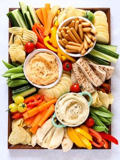 the cover of how to make the best ever hummus platter, with vegetables and dips