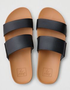 Reef's signature memory free cushion bounce foam/Relaxed modern contouring/Anatomical arch support/High density rubber sponge outsole/Not Eligible For Promotions | Only Ships Within The USA Reef Sandals, Birkenstock Sandals Arizona, Trending Womens Shoes, Trending Sandals, Sandals Outfit, Bow Sandals, Mens Outfitters, Usa Fashion, Bridal Shoes