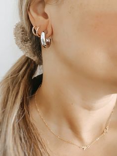 small chunky hoop earrings silver Raw Stone Engagement Rings, Stackable Ring Sets, Pearl Love, Summer Anklets, Raw Stone Ring, Simple Band, Solid Gold Rings, Gold Bracelet Chain, Anklet Jewelry