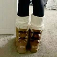 Ugg Boots Bailey Bow, Ugh Bailey Bow Outfit, Uggs Bow Boots, Bailey Uggs Outfit, Uggs With Bows Outfit, Ugg Bailey Bow Outfit, Bow Uggs Outfit, Fall Ugg Outfits, Bailey Bow Uggs Outfit