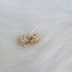 Dainty two-tone mixed metal love knot stud earrings . Approximately 1/4" made of sterling silver and 14kt gold filled wire .   A beautiful  stud earring with a slightly edgy yet sleek minimalist look Unique Hoop Earrings, Beautiful Stud Earrings, Heavy Earrings, Knot Stud Earrings, Mixed Metal Earrings, Knot Studs, Mixed Metal Jewelry, Knot Earrings, Large Hoop Earrings