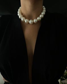 ⚡️This Big Pearl Necklace will be the complementary piece for your elegant dresses. When you use it with your daily clothes, it will be the star part of your outfit. ⚡️Trendy Neckalce will attract attention with its vibrant colors. ⚡️The minimalist Necklace are a great idea as a birthday gift, anniversary gift, best friend gift, new mom gift! ☑️Product features: ⚡️1. Quality Glass is Pearl ⚡️Does not cause allergies ⚡️It's shiny ☑️ SHIPPING USA:3-5 Business Days EU: 4-6 Business Days UK:4-6 Buss Giant Pearl Necklace, Pearl Necklace Black Dress, Luxury Refined Round Pearl Necklace, Pearl Necklace Chunky, Luxury Formal Baroque Pearl Necklace, Wedding Jewelry With Clavicle Chain And Round Beads, Elegant Single Strand Round Beads Choker, Classic Pearl Chain Necklace For Party, Elegant Pearl White Beaded Necklace With Clavicle Chain