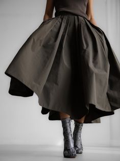 HIGH WAISTED PLEATED VOLUME SKIRT Volume Skirt, Flared Skirt Dress, Modern Skirt, Big Skirts, Elastic Skirt, Pleated Skirt Dress, Midi Flare Skirt, Leather Dresses, Flared Skirt