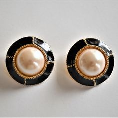 ♥ Ready to ship ♥ Earrings size: diameter 1 inch ♥ Materials: gold tone, costume jewelry metal, faux pearls, clear rhinestones, black enamel. ♥ Condition - good vintage, like new ♥ Style Art deco, 1960-1970s earrings ♥ Available gift packaging An iconic look goes bold in these large Pearl stud earrings. These earrings are timeless with secure omega back closures. Beautiful vintage costume jewelry. It's the perfect earrings for any occasion. This is a beautiful gift for the special person in your 1970s Earrings, Ship Earrings, Vintage Pearl Earrings, Flower Statement Earrings, Large Pearl Earrings, Evening Jewelry, Unique Jewelry Gifts, Gold Statement Earrings, Jewelry Metal