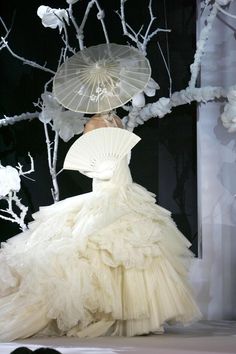 Origami Inspiration, Galliano Dior, Dior Style, Crazy Fashion, Collection Couture, Christian Dior Haute Couture, Dior Haute Couture, Christian Dior Couture, Couture Mode