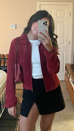 Dinner Date Fall Outfit, 90s Christmas Outfit, Target Employee Outfit Ideas, Winter Outfits 90s, Fall London Outfits, Laufey Concert Outfit Ideas, Thrifting Outfits Ideas, Fall Date Night Outfit Dressy, Winter First Date Outfit