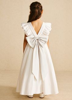 Let your flower girl have fun walking down the aisle while tossing petals in our matte satin dress, Aero. She features a scoop neckline, a beautiful V-back, a lovely bow tie belt, a ruched A-line skirt, and adorable flutter sleeves. This dress is not only perfect for a flower girl at a wedding but also versatile enough for other special occasions. Sage Flower Girl Dress, Satin Flower Girl Dresses, Lilac Flower Girl Dresses, Groomsmen Shoes, Champagne Flower Girl, Flower Girl Dresses Champagne, Brides Mom, Satin Flower Girl Dress, Fun Walk