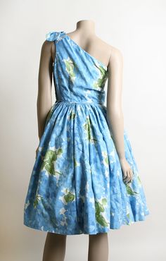 "FREE DOMESTIC SHIPPING! <3 ♥ Lovely vintage 1950s one shoulder floral cotton dress! ♥ Metal zip on the side. ♥ Bodice has light boning in it. ♥ Cute bow atop the shoulder! Dress hook-eyes under the bow as well. ♥ Fitted waist and fun, full skirt. Shown with petticoat (not included) ♥ In great condition! Soft, gently worn cotton. Union label inside the skirt. * measurements when flat * Armpit to armpit - 16\" Waist - 11.5\" across Hips - 32\" across Bodice length - 14\" Length - 39\" Fits lik Vintage 50s Dress, Dress Olive Green, Happy Dresses, Hourglass Dress, Watercolor Dress, Vintage 1950s Dress, Skirt Measurements, Vintage Dresses 50s, Floral Cotton Dress