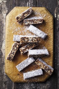 some kind of food that is on a cutting board with powdered sugar around it