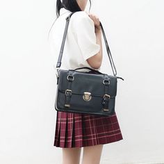 Size：31*8*23（cm） Postman Bag, Girl Punk, Harajuku Women, Boys Pattern, British Women, College Style, Y2k Black, College Fashion, Japan Fashion