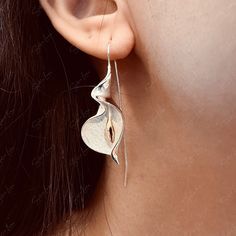 Calla lily flower dangle drop earrings