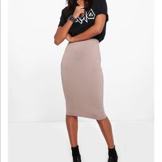 Never Worn Very Stretchy Longer Legs, Bodycon Midi Skirt, Latest Skirts, Knit Midi Skirt, Petite Skirt, Bodycon Midi, Skirt Outfits, A Line Skirts, Fashion Inspo Outfits