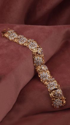 Gold Bracelet Designs, Simple Gold Bracelet, Gold And Diamond Bracelet, قلادات متدلية, Gold Jewelry Stores, Indian Jewellery Design Earrings, Gold Ring Designs, Jewelry Bracelets Gold, Bangles Design