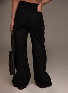 Made of cotton, these pants have an elastic waist for added comfort and a straight cut to lengthen the legs. You can wear it high-waisted or on the hips for a more modern look. Our Liberation collection is an interpretation of 90s tailoring. We introduce our cotton collection, recreating elements of the past to shape the present. An ode to the boldness of youth. COMPOSITION AND CARE 97% cotton - 3% elastane Back pocket Side pockets Mid-rise Handmade and not mass-produced. Wash this garment by ha Baggy Cotton Pants For Work, Chic Oversized Everyday Bottoms, Chic Cotton High Waist Wide Leg Pants, Chic Oversized Bottoms For Everyday, Chic High-waisted Cotton Wide Leg Pants, Chic Cotton High-waisted Wide Leg Pants, Wide Leg Cotton Pants With Belt Loops, Chic Wide Leg Cotton Pants With Elastic Waistband, Chic Cotton Wide Leg Pants With Elastic Waistband