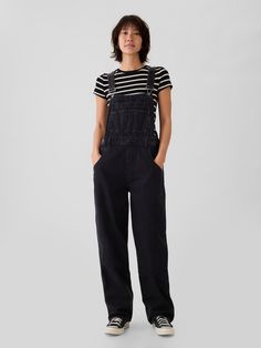 '90s Loose Overalls | Gap Womens Overall Outfits, Skater Overalls Outfit, Black Jumpsuit Winter Outfit, 90s Women Style, Overalls Outfit Baggy, Long Overalls Outfit Winter, Outfit Overall, Styling Black Overalls, Overalls Outfit Inspiration