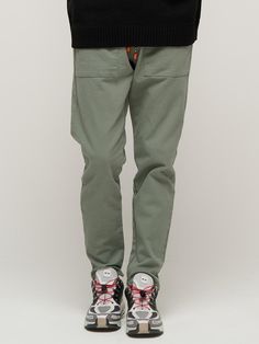 Composition : COTTON 80%, POLYESTER 20%Country of Origin : KOREA Streetwear Pants With Double-needle Straight Hem, Relaxed Fit Chinos For Streetwear, Streetwear Chinos With Pockets And Straight Hem, Straight Hem Chinos For Streetwear With Pockets, Straight Leg Chinos With Cargo Pockets For Streetwear, Utility Sweatpants With Hip Pockets And Tapered Leg, Casual Sweatpants With Pockets And Straight Hem, Sporty Green Straight Pants, Streetwear Chinos With Tapered Leg