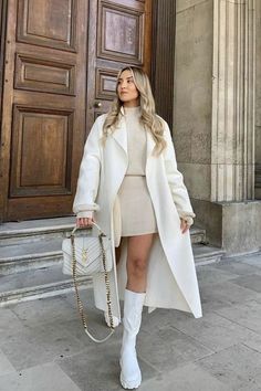 10 outfits blancos que te harán ver ultra elegante en otoño e invierno Elegantes Party Outfit, Preppy Chic Outfits, Outfit Old Money, Adrette Outfits, White Boots, 가을 패션