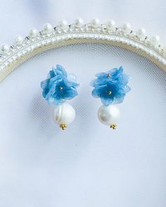 Real dry hydrangea flowers sealed in gel, with 18K gold plated ear hooks, so the earrings can last a very long time without fade or damage Delicate Blue Flower Earrings With Ear Wire, Blue Drop Earrings With Handmade Flowers, Blue 3d Flower Drop Earrings, Elegant Light Blue Flower Earrings, Delicate Blue Flower Earrings, Delicate Blue Flower Shaped Earrings, Delicate Blue Flower-shaped Earrings, Blue Elegant Earrings With 3d Flowers, Elegant Light Blue Dangle Flower Earrings