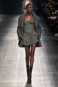 Ermanno Scervino Fall 2024 Ready-to-Wear https://www.vogue.com/fashion-shows/fall-2024-ready-to-wear/ermanno-scervino/slideshow/collection#5 Africa Chic, Lv Fashion, Unique Outfit, Fashion Illustration Dresses, Ermanno Scervino, Kendall Jenner Style, International Fashion, Fall 2024, Preppy Style