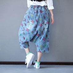 Retro Printed Loose Denim Pants Casual Mid-rise Cargo Jeans For Spring, Spring Mid-rise Bottoms, Spring Cotton Cargo Jeans With Pockets, Spring Baggy Cargo Jeans With Hip Pockets, Baggy Mid-rise Casual Pants, Casual Cotton Cargo Jeans For Summer, Casual Baggy Mid-rise Pants, Spring Cotton Trousers, Casual Summer Cotton Cargo Jeans