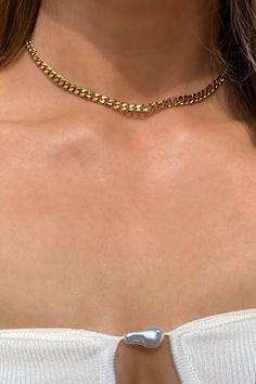 Cuban Choker gold, 18k gold necklace, Cuban Chain Choker, Cuban Link Necklace, Chain Choker, Pave Cuban Link Measurements: The necklace is 37cm long, including a 6cm extender chain.   🌊 100% waterproof, hypoallergenic and long lasting ✨ Our jewelry is crafted from high-quality stainless steel and plated with 18k gold. 💌 FREE WORLDWIDE SHIPPING Ready to ship in 1-3 business days How long until your jewelry arrives? 2-7 business days: EU 5-12 business days: US 7-14 business days: everywhere else Luxury Elegant Cuban Link Gold Necklace, Luxury Cuban Link Necklace With Figaro Chain For Everyday, Gold Clavicle Chain Link Necklace, Gold Curb Chain Choker Jewelry, Gold Chain Link Choker With Curb Chain, Gold-tone 14k Gold Clavicle Chain Necklace, Yellow Gold Link Chain Necklace With Clavicle Chain, Yellow Gold Plated Choker With Gold Chain, Dainty Gold Jewelry With Curb Chain