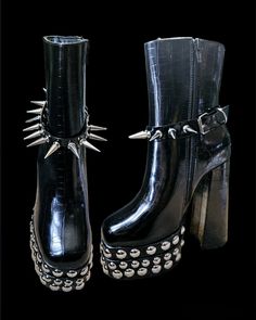 This listing is for this pair of black goth/punk style spiked 6 inches high heel women's boots .available in uk women's size 5  Made with shiny patern high quality pu leather comes with 28mm spike removable belt . Size: uk women's size 5 Material: EVA Style: Punk / Goth Front Height: 45mm Back Heel height: 6 inches  The boots itself is not manufactured by me . I did the modifications with metal Embellishments and spikes of my choice . SHIPPING BY INTERNATIONAL AIRMAIL - DOES NOT PROVIDE TRACKING Edgy Knee-high Heeled Boots For Streetwear, Punk Boots With Chunky Platform And Pointed Toe, Punk Style Platform Heeled Boots With Round Toe, Edgy Knee-high Boots For Streetwear, Grunge Style Round Toe Platform Boots For Party, Edgy Chunky Platform Knee-high Boots For Winter, Punk Knee-high Platform Boots, Black Punk Knee-high Boots For Alternative Fashion, Punk Knee-high Platform Boots For Alternative Fashion