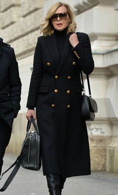 Black Coat Outfit Winter Classy, Black Winter Coat Outfit, Black Coat Outfit Winter, Fancy Abaya, Business Formal Outfit, Black Coat Outfit, Long Wool Coat Women, Mom Of Four, Winter Coat Outfits