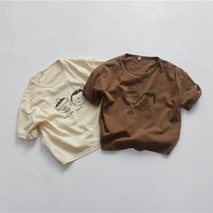 Beige Letter Print T-shirt For Spring, Beige Graphic Tee For Summer, Casual Brown T-shirt With Graphic Print, Basic Summer T-shirt, Brown Short Sleeve Tops With Letter Print, Trendy Brown Relaxed Fit T-shirt, Cotton T-shirt For Summer Streetwear, Summer Streetwear Cotton T-shirt, Trendy Printed Cotton Tops