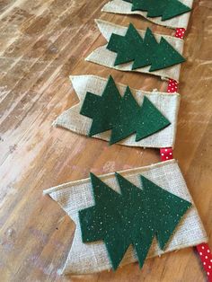 burlap christmas trees are lined up on the floor